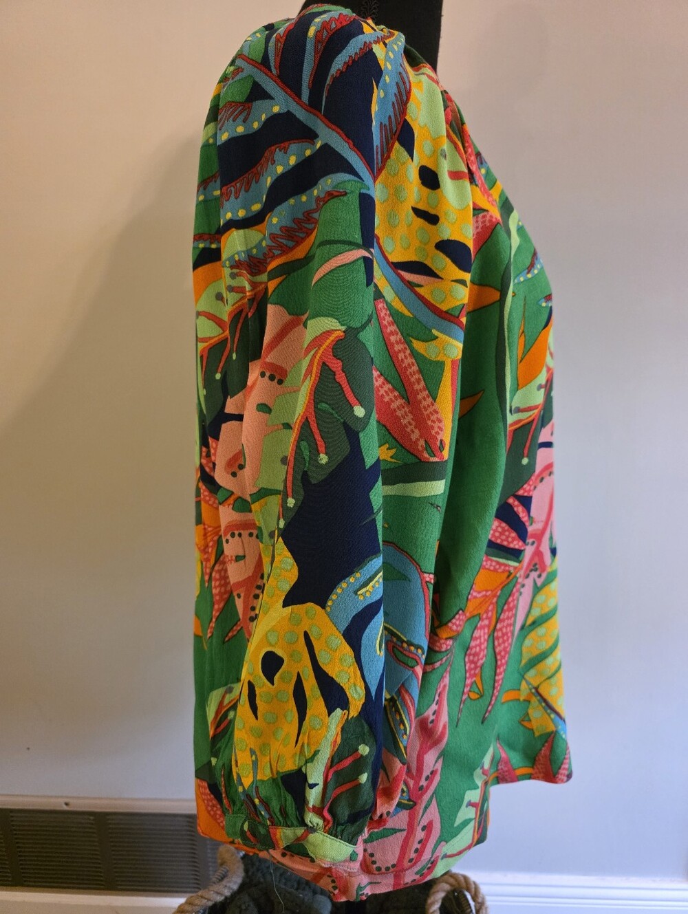 Karlie Vibrant Green Tropical Print Button-Front Women's Top - Picture 2 of 5